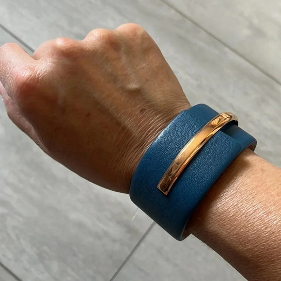 HOST PICK 🌟 FOSSIL Leather Band Bracelet Teal & Rose Gold NWT - Picture 2 of 2